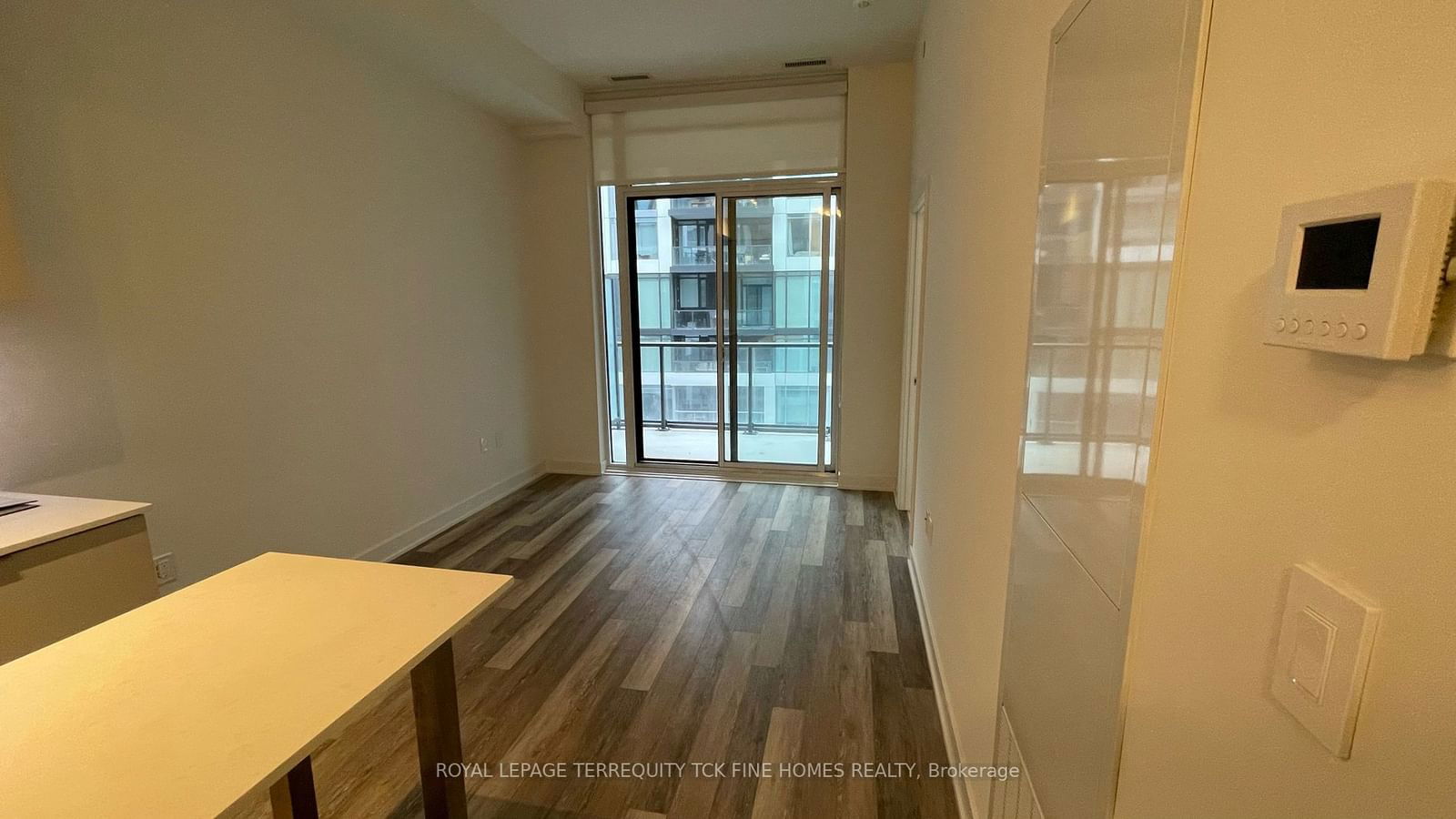 27 Bathurst St, unit 816W for rent