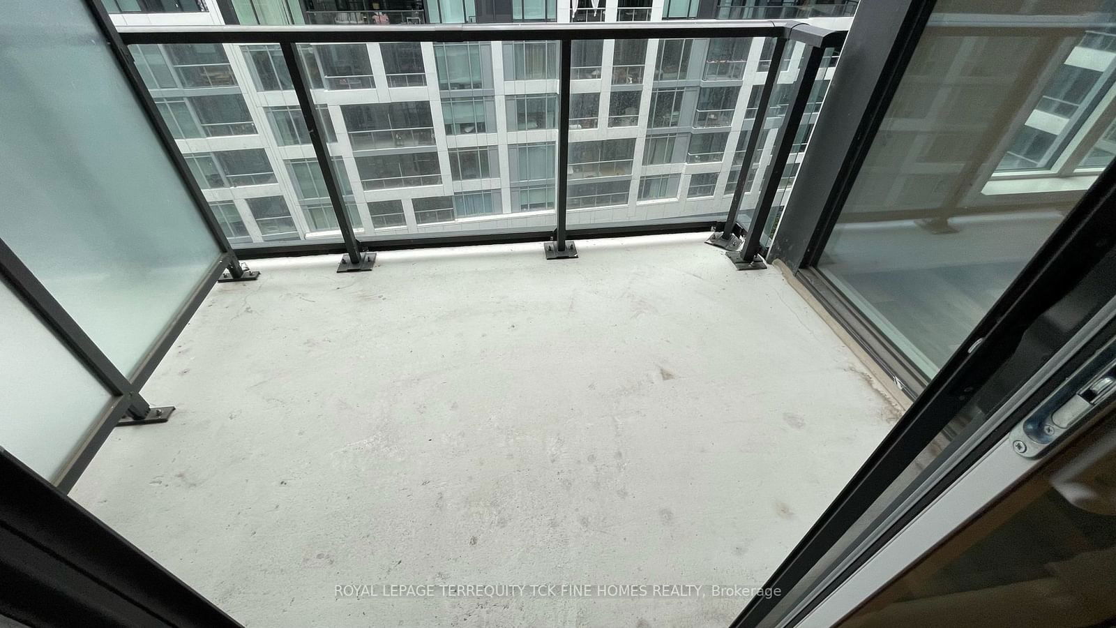 27 Bathurst St, unit 816W for rent