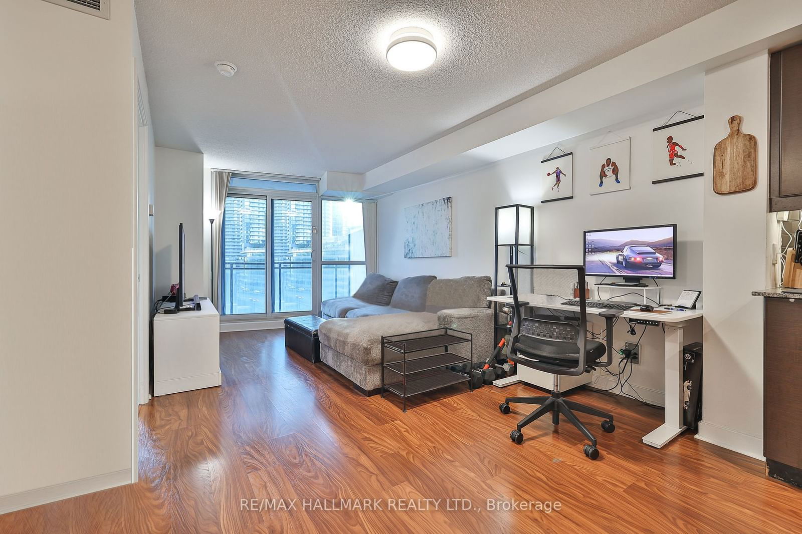 33 Bay St, unit 901 for rent