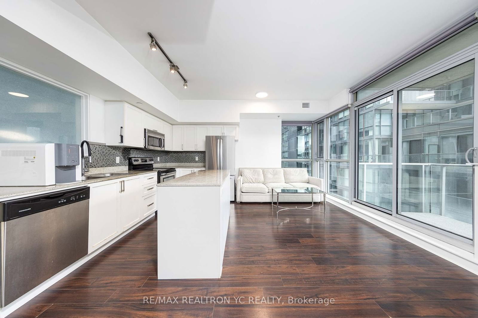 375 King St W, unit 1403 for sale