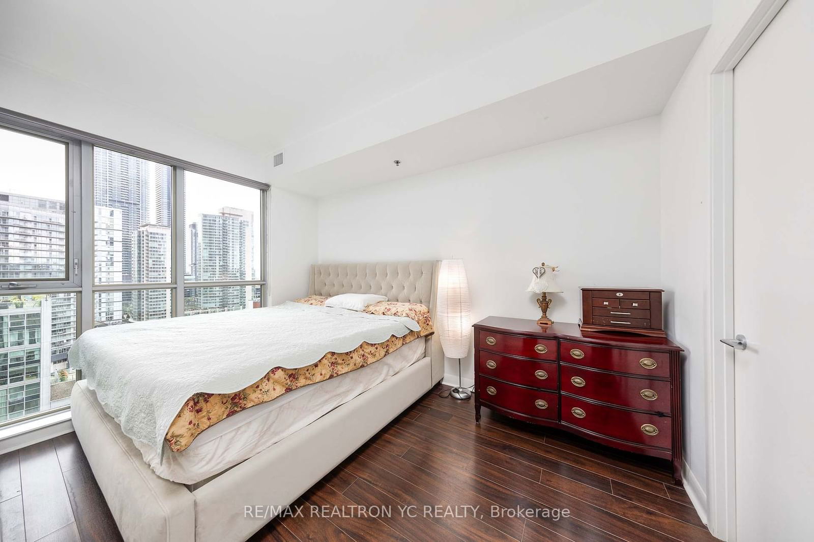 375 King St W, unit 1403 for sale