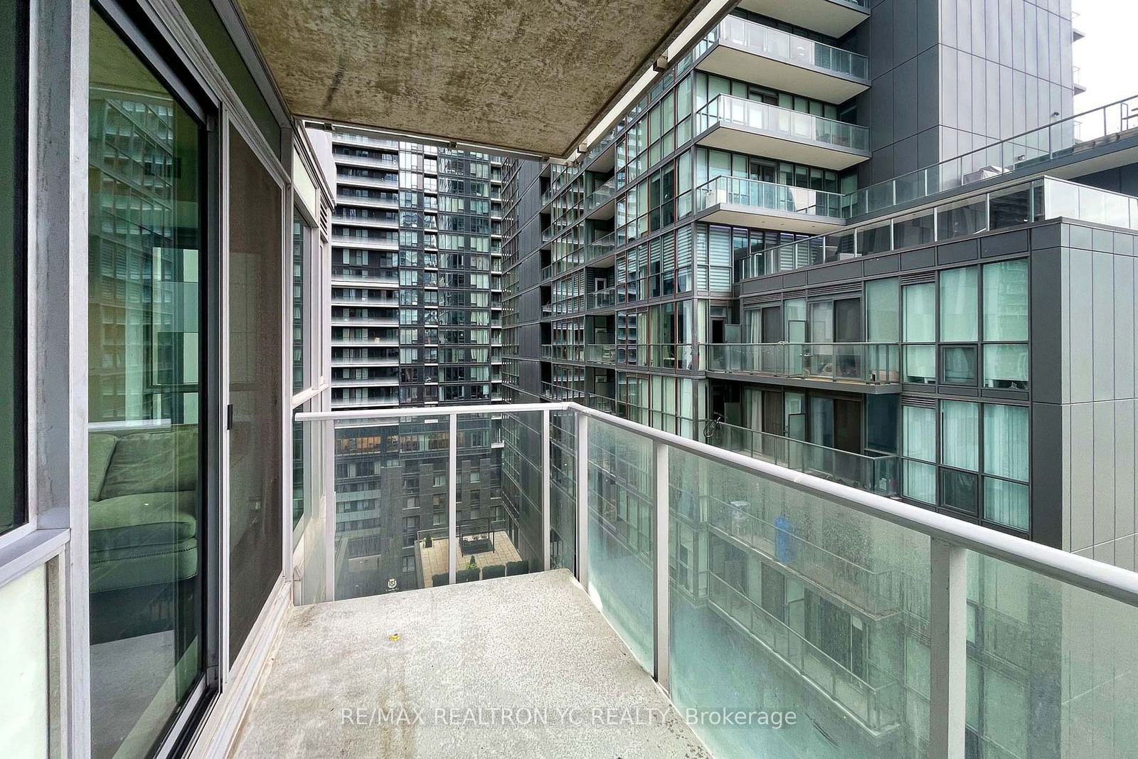 375 King St W, unit 1403 for sale