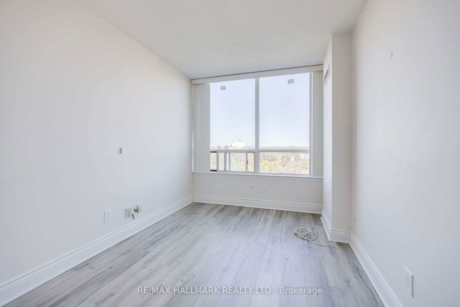 1101 Steeles Ave W, unit 812 for sale