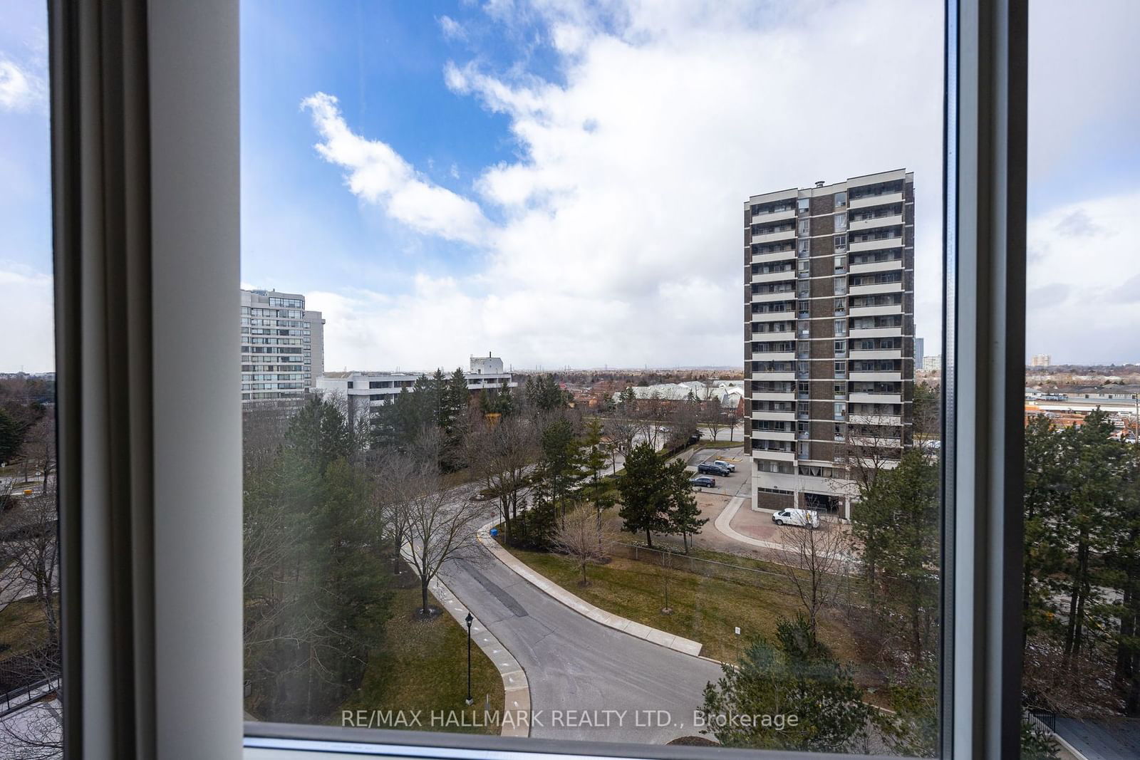 1101 Steeles Ave W, unit 812 for sale