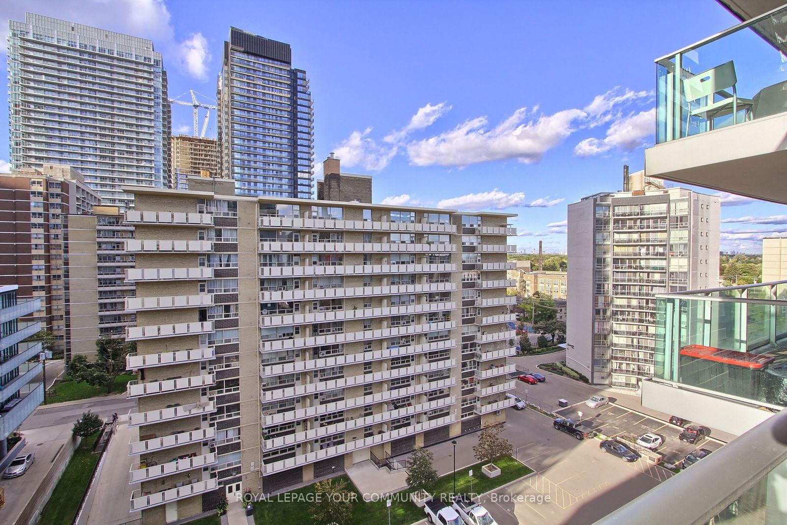 212 Eglinton Ave, unit 907 for sale