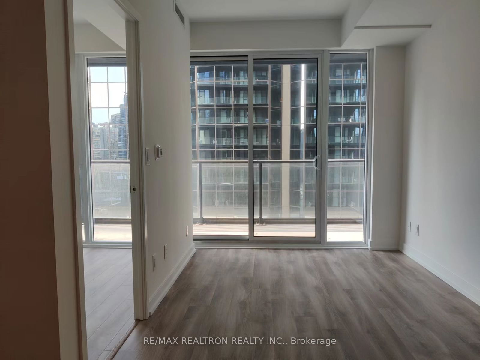 20 Edward St, unit 605 for rent