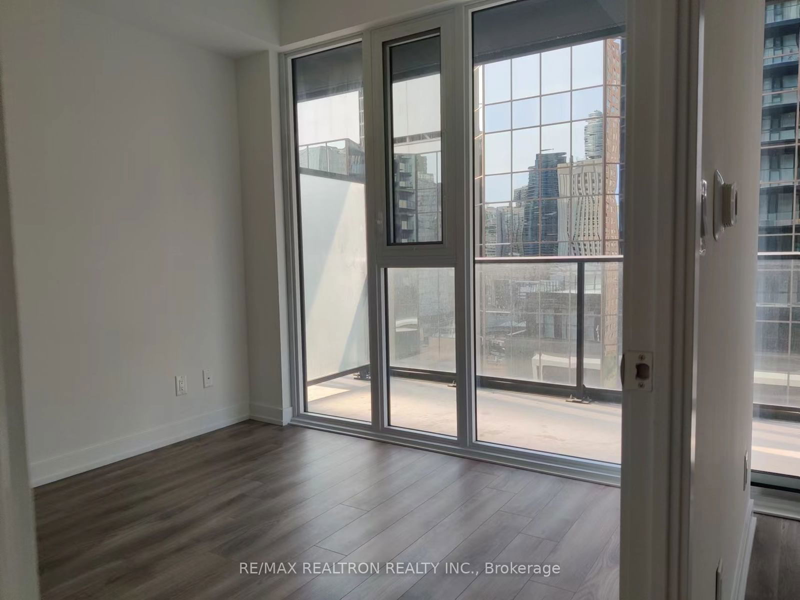 20 Edward St, unit 605 for rent