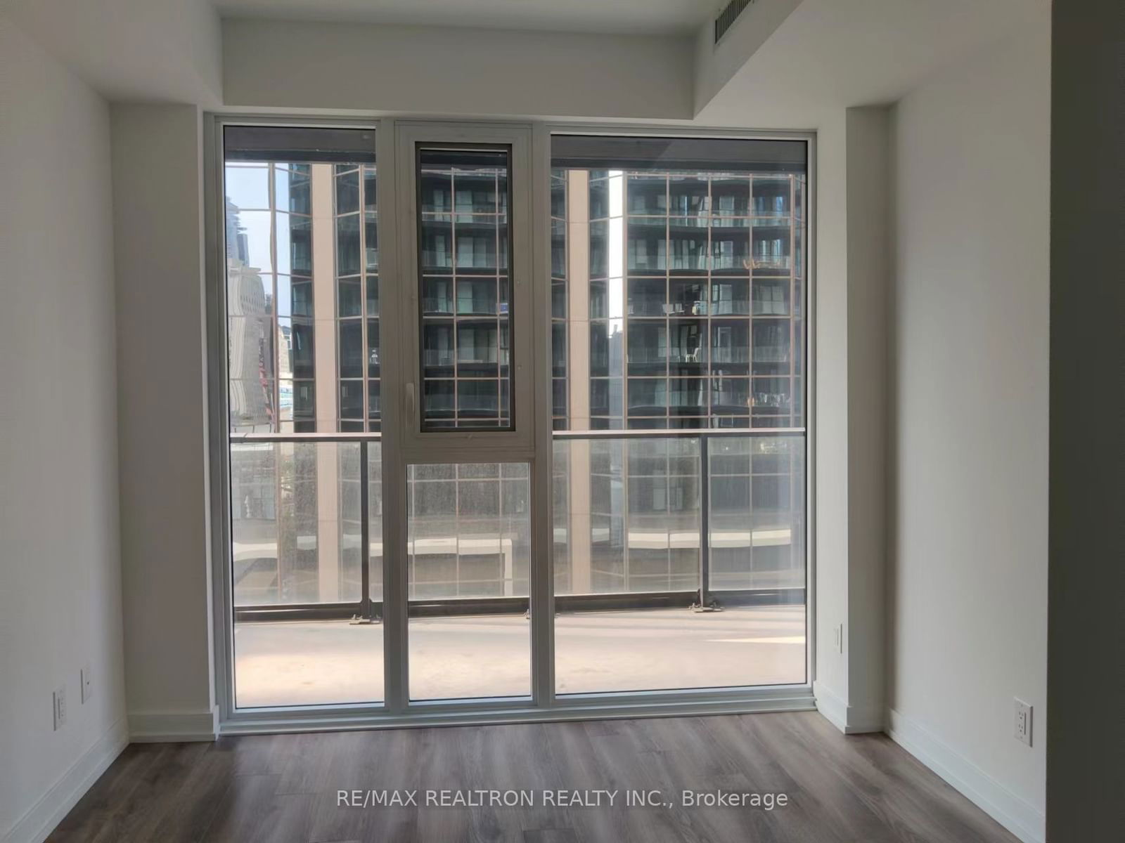 20 Edward St, unit 605 for rent