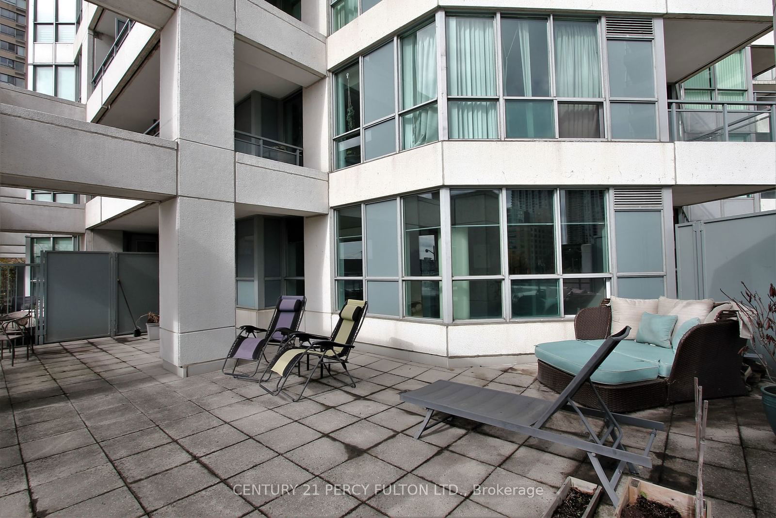 230 Queens Quay W, unit 223 for rent