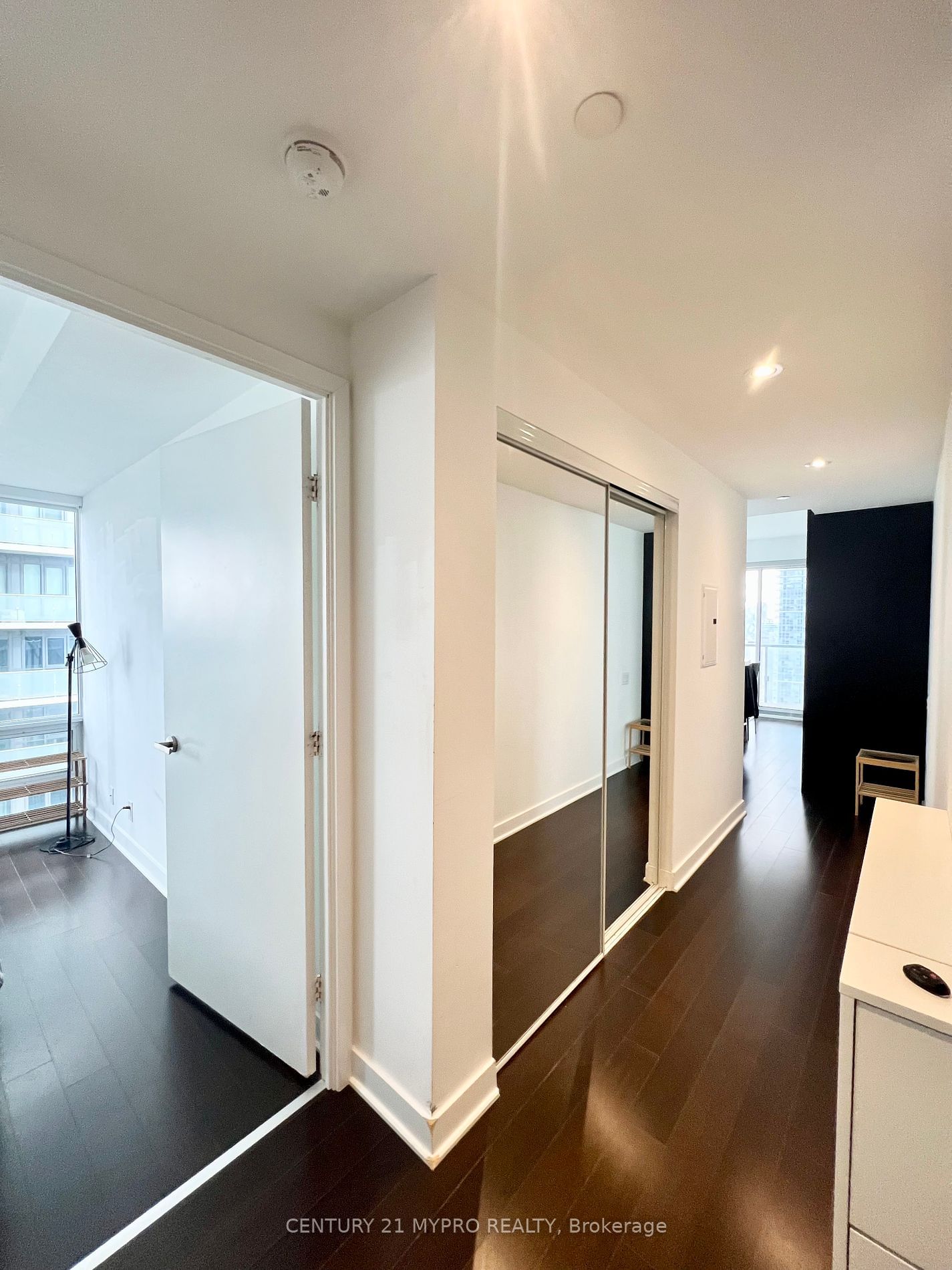 15 Grenville St, unit 4309 for rent