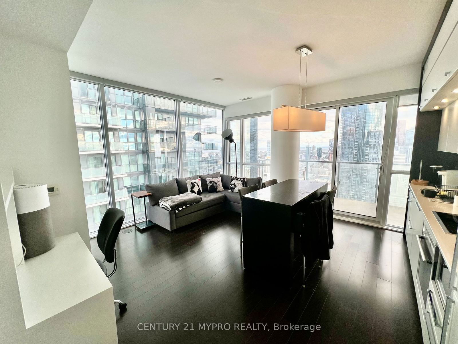 15 Grenville St, unit 4309 for rent