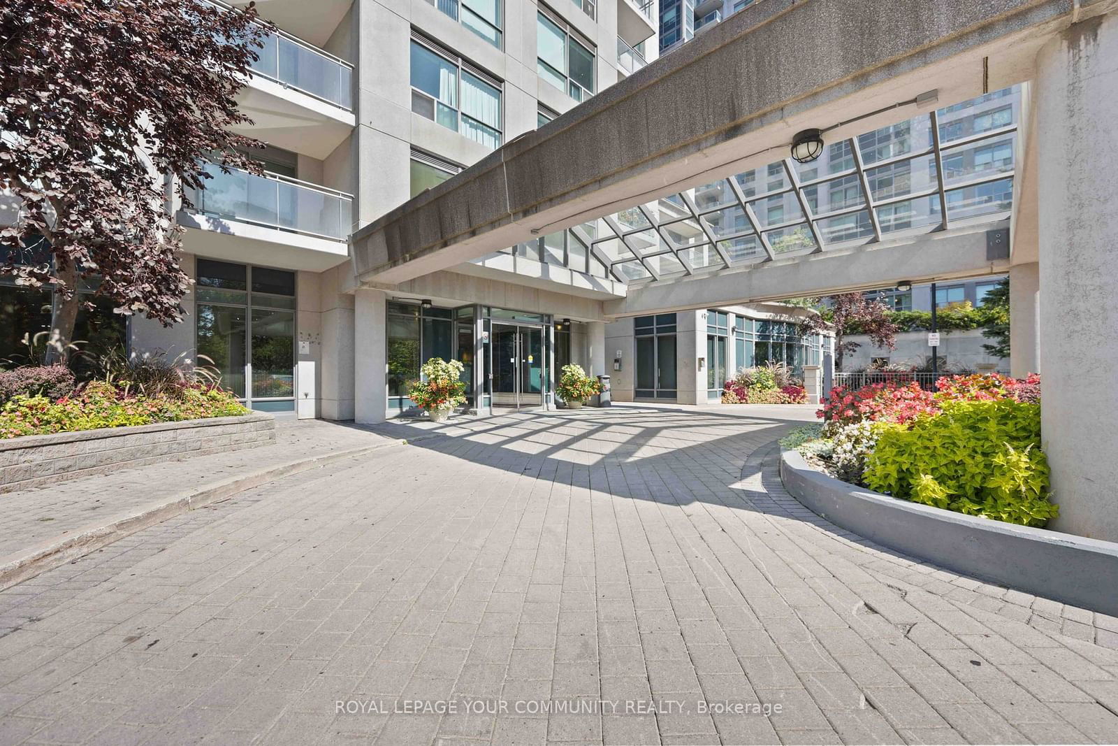 21 Hillcrest Ave, unit 404 for sale