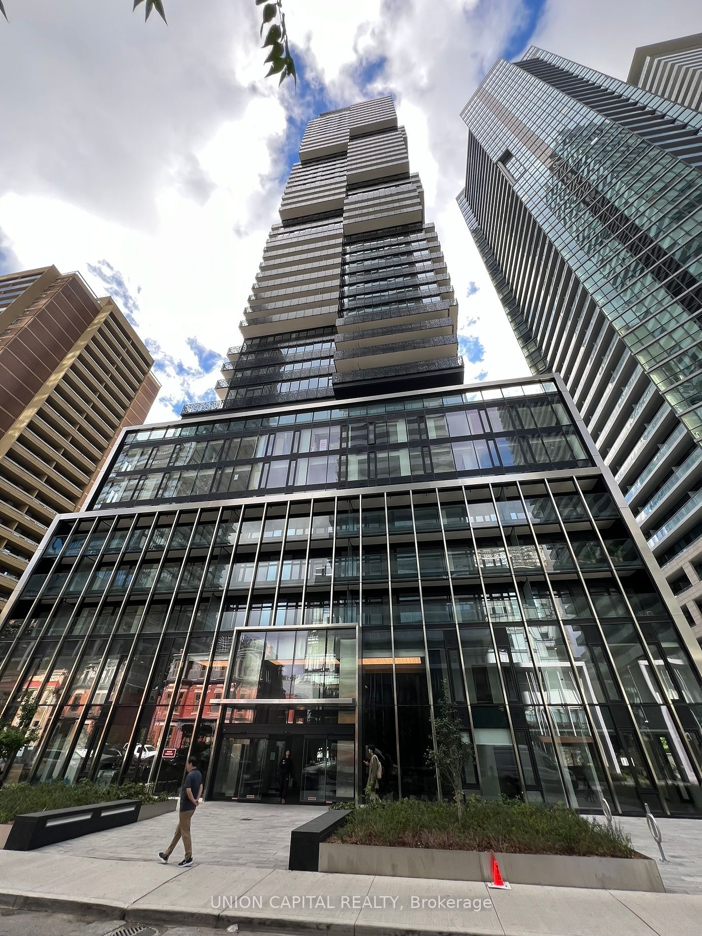 55 Charles St, unit 1406 for sale