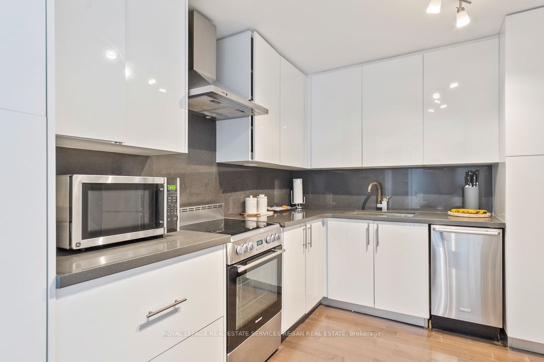 250 Queens Quay W, unit 1803 for rent