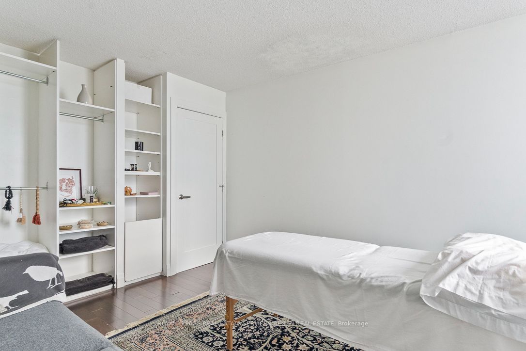 250 Queens Quay W, unit 1803 for rent