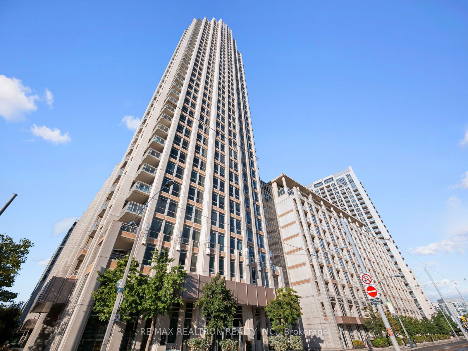 628 Fleet St, unit 422 for sale