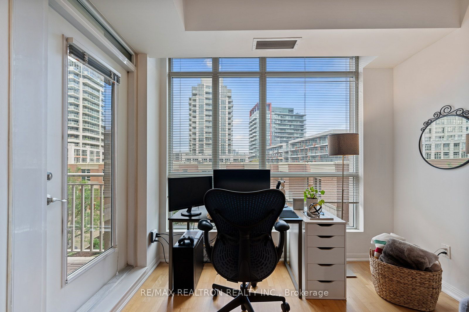 628 Fleet St, unit 422 for sale