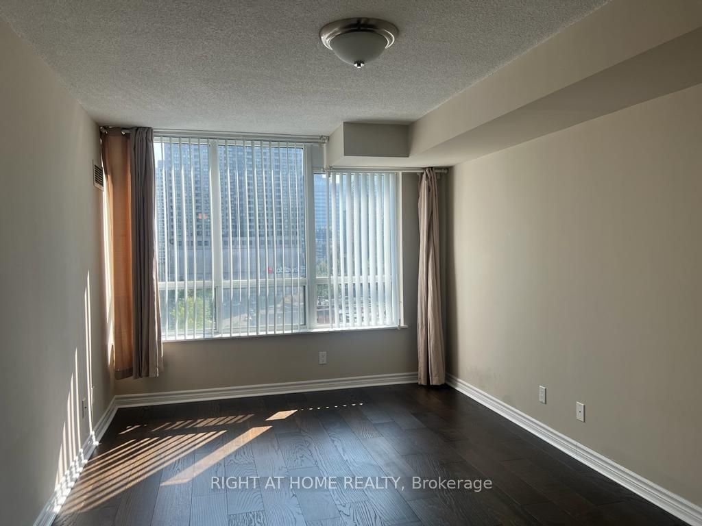 18 Parkview Ave, unit 906 for rent