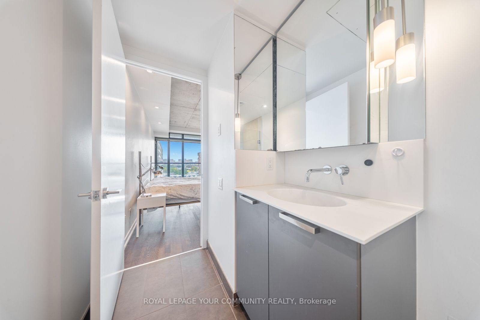 95 Bathurst St, unit 722 for sale