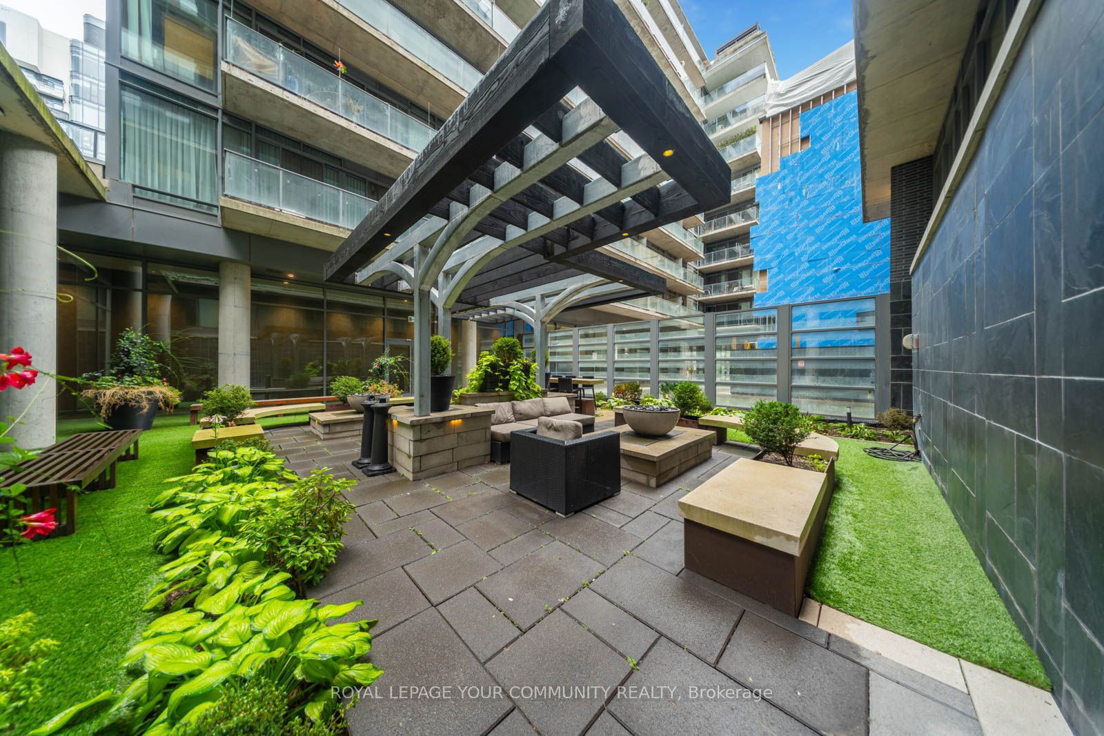 95 Bathurst St, unit 722 for sale