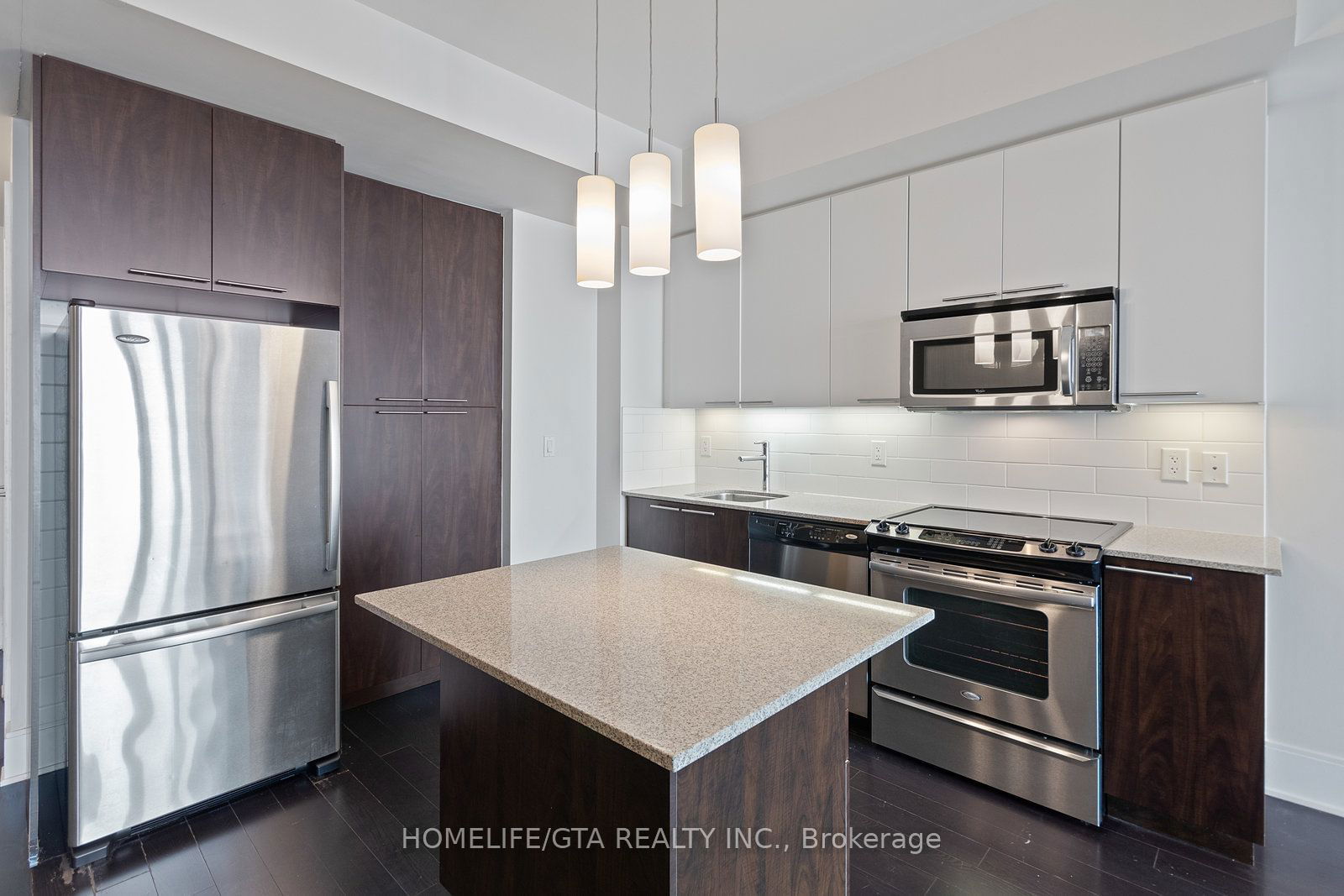 70 Roehampton Ave, unit 212 for rent