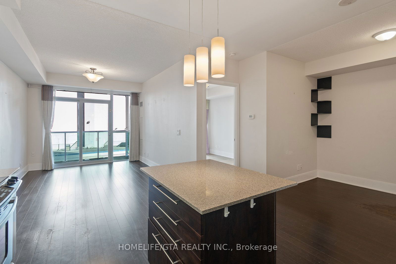 70 Roehampton Ave, unit 212 for rent