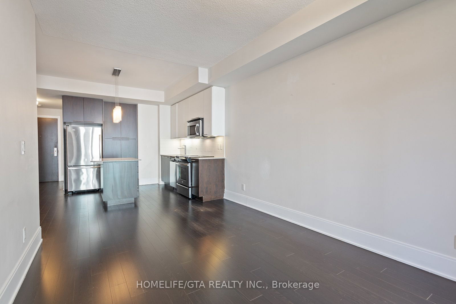 70 Roehampton Ave, unit 212 for rent