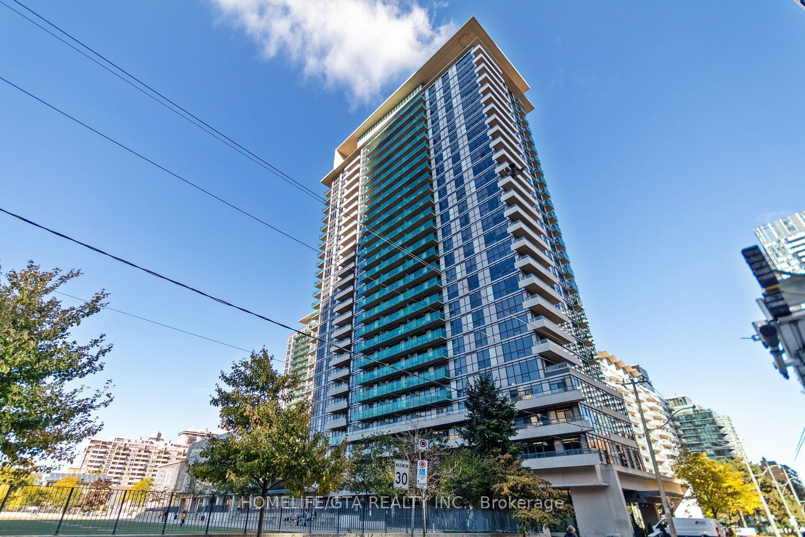 70 Roehampton Ave, unit 212 for rent