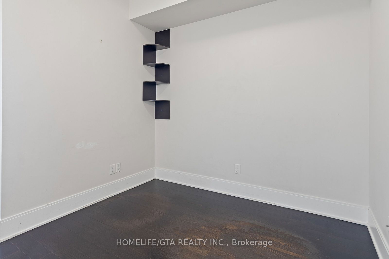 70 Roehampton Ave, unit 212 for rent