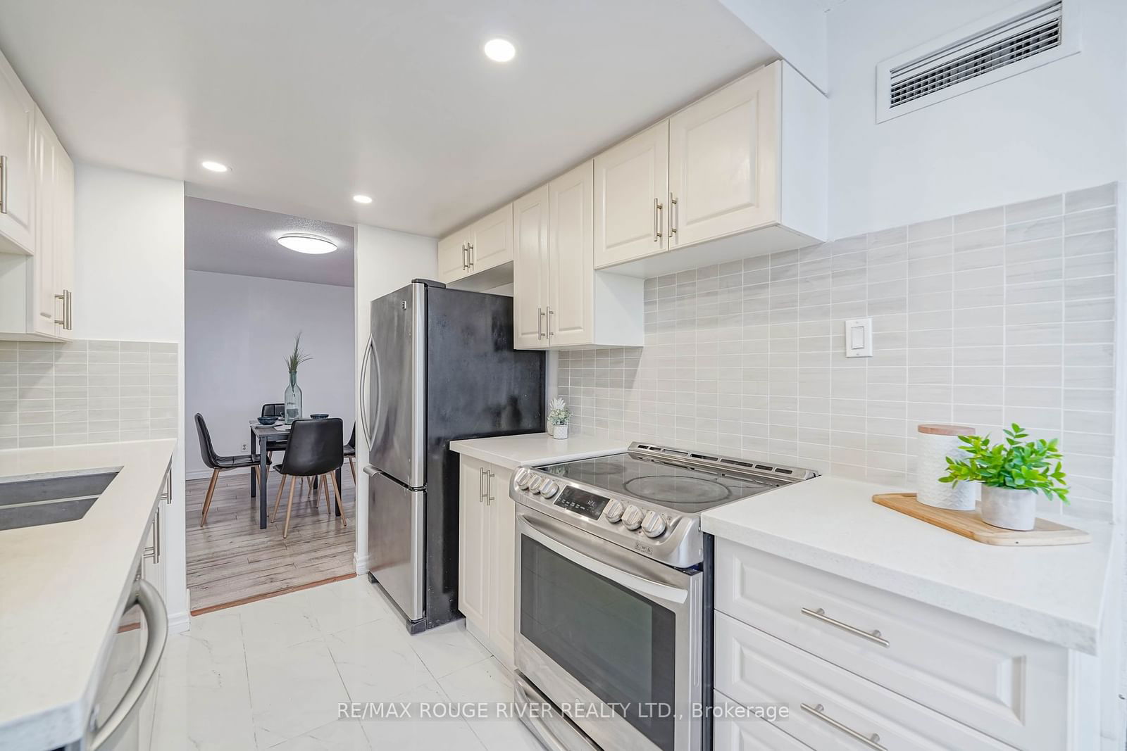 133 Torresdale Ave, unit 701 for sale