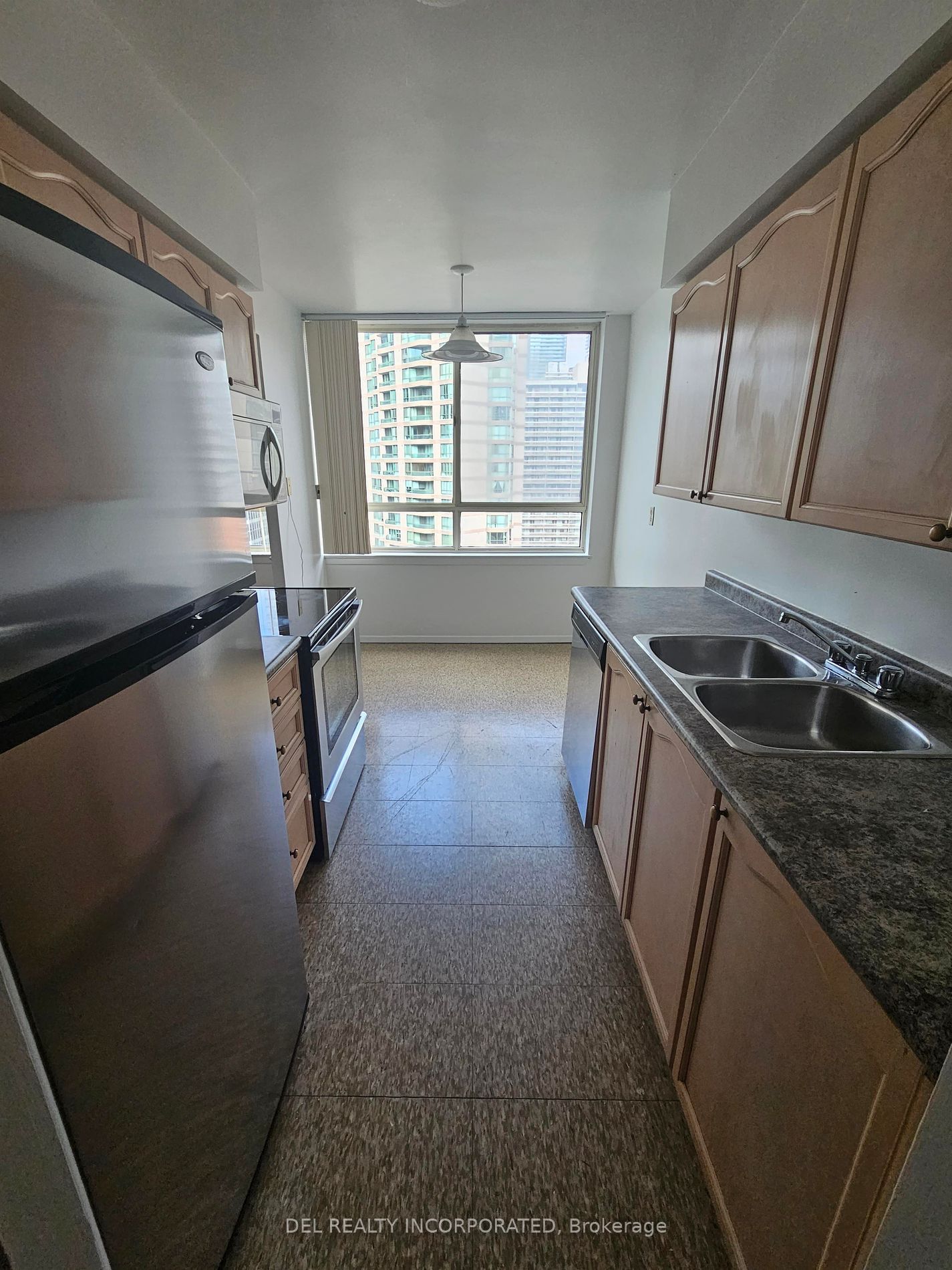 633 Bay St, unit 2004 for rent