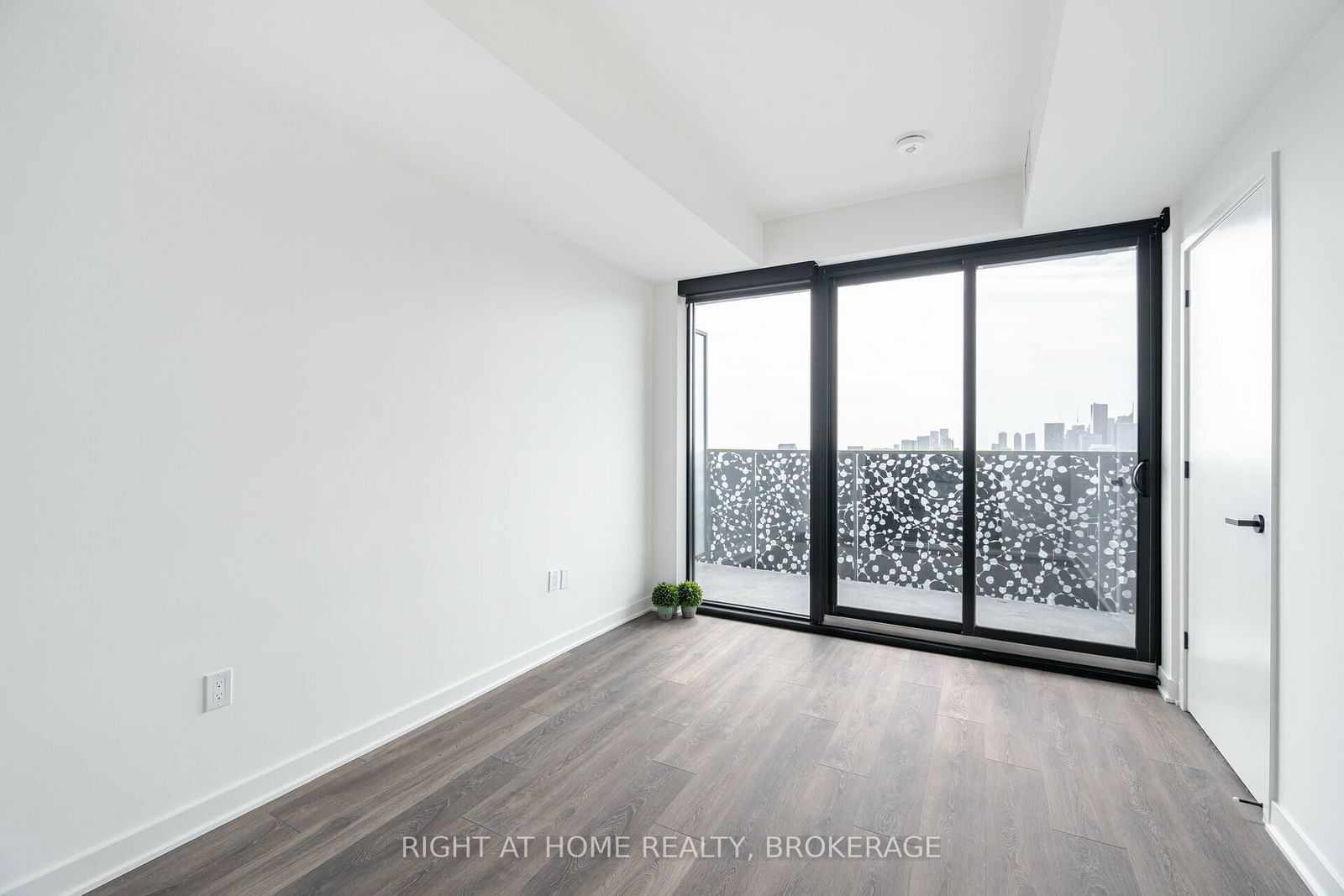 55 Charles St E, unit 4403 for rent