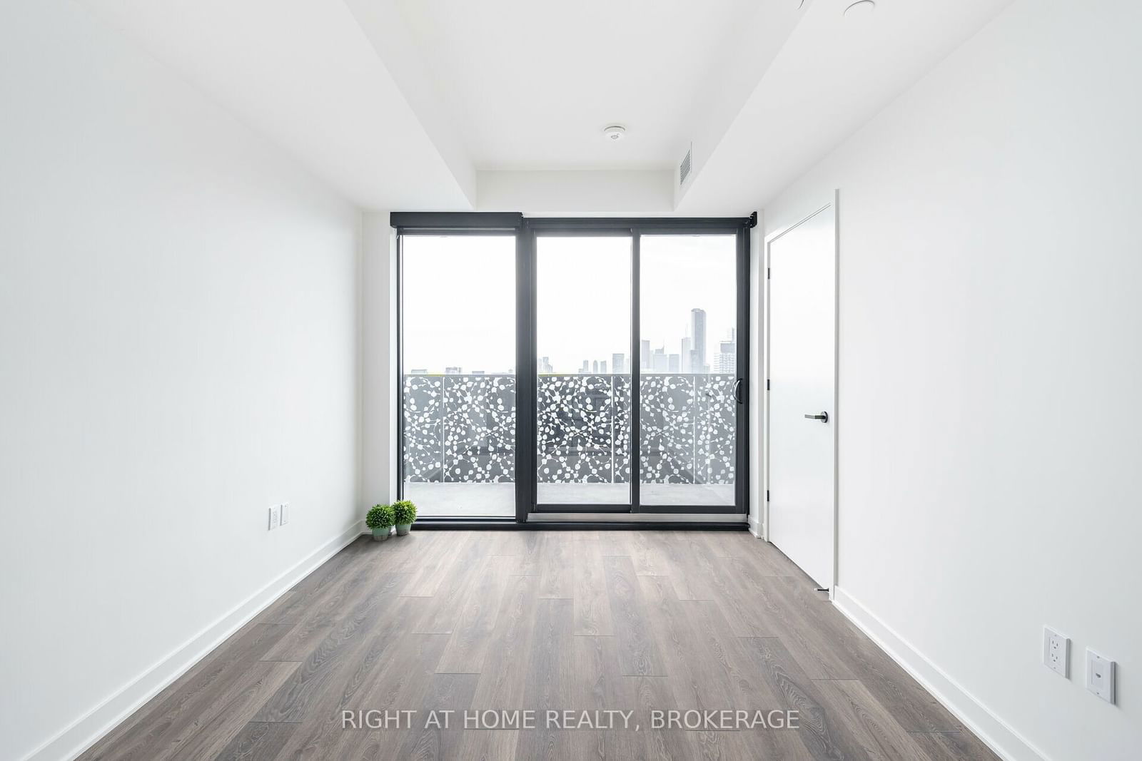 55 Charles St E, unit 4403 for rent