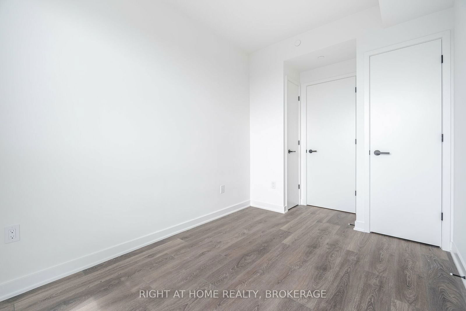 55 Charles St E, unit 4403 for rent