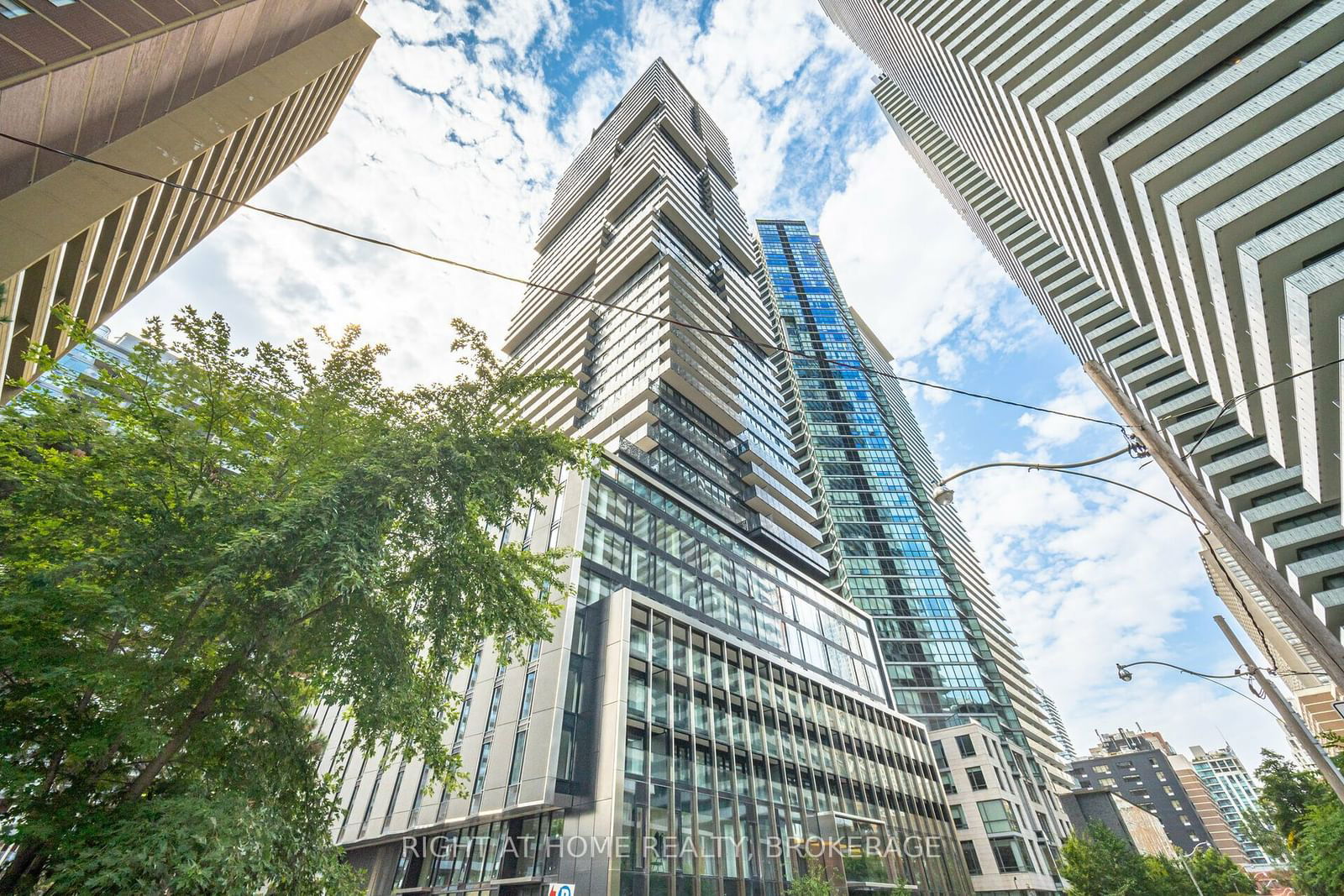 55 Charles St E, unit 4403 for rent