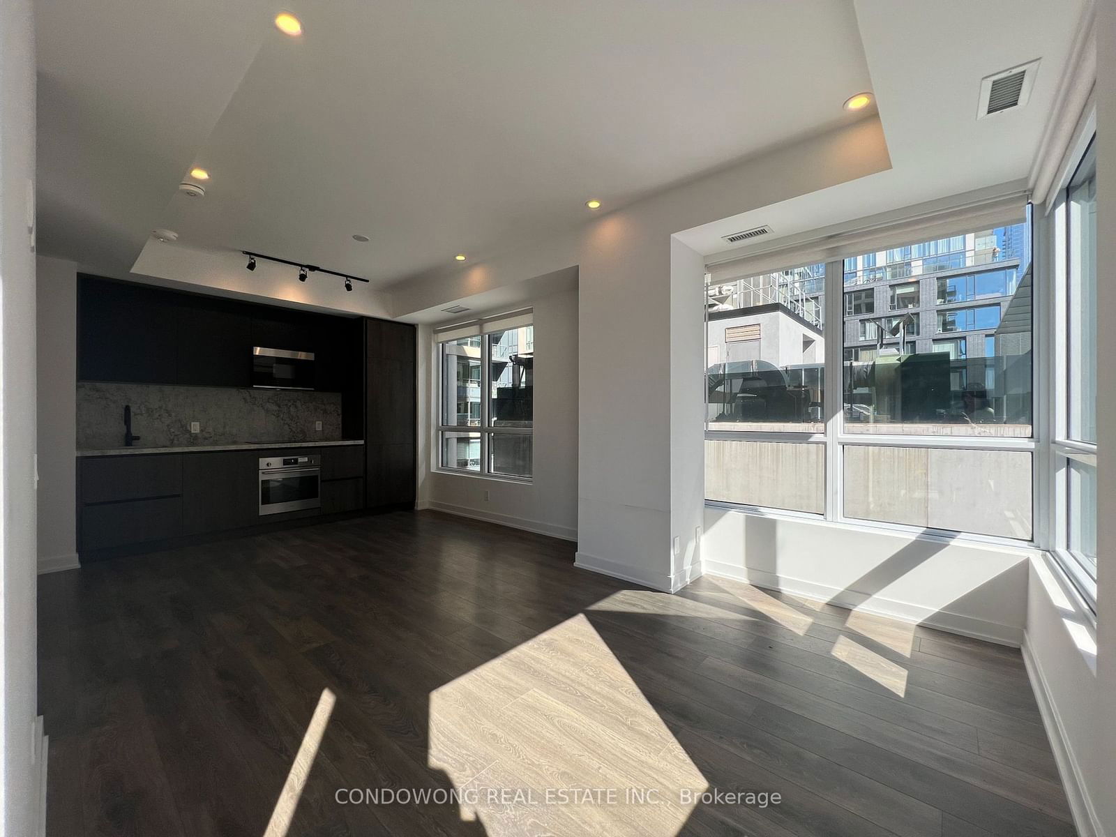 108 Peter St, unit 816 for rent