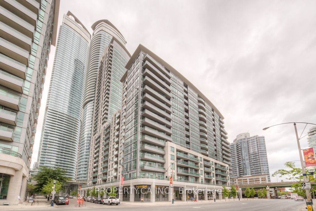 25 Lower Simcoe St, unit 205 for rent