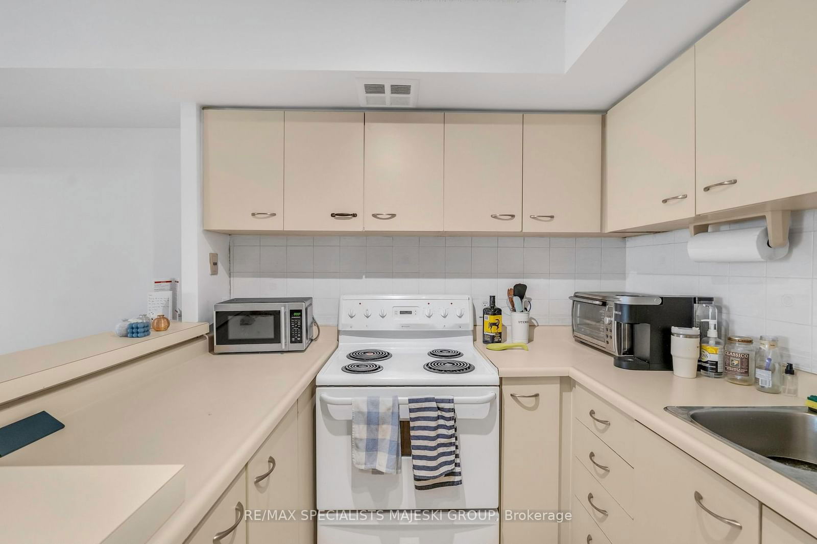 25 The Esplanade, unit 813 for rent