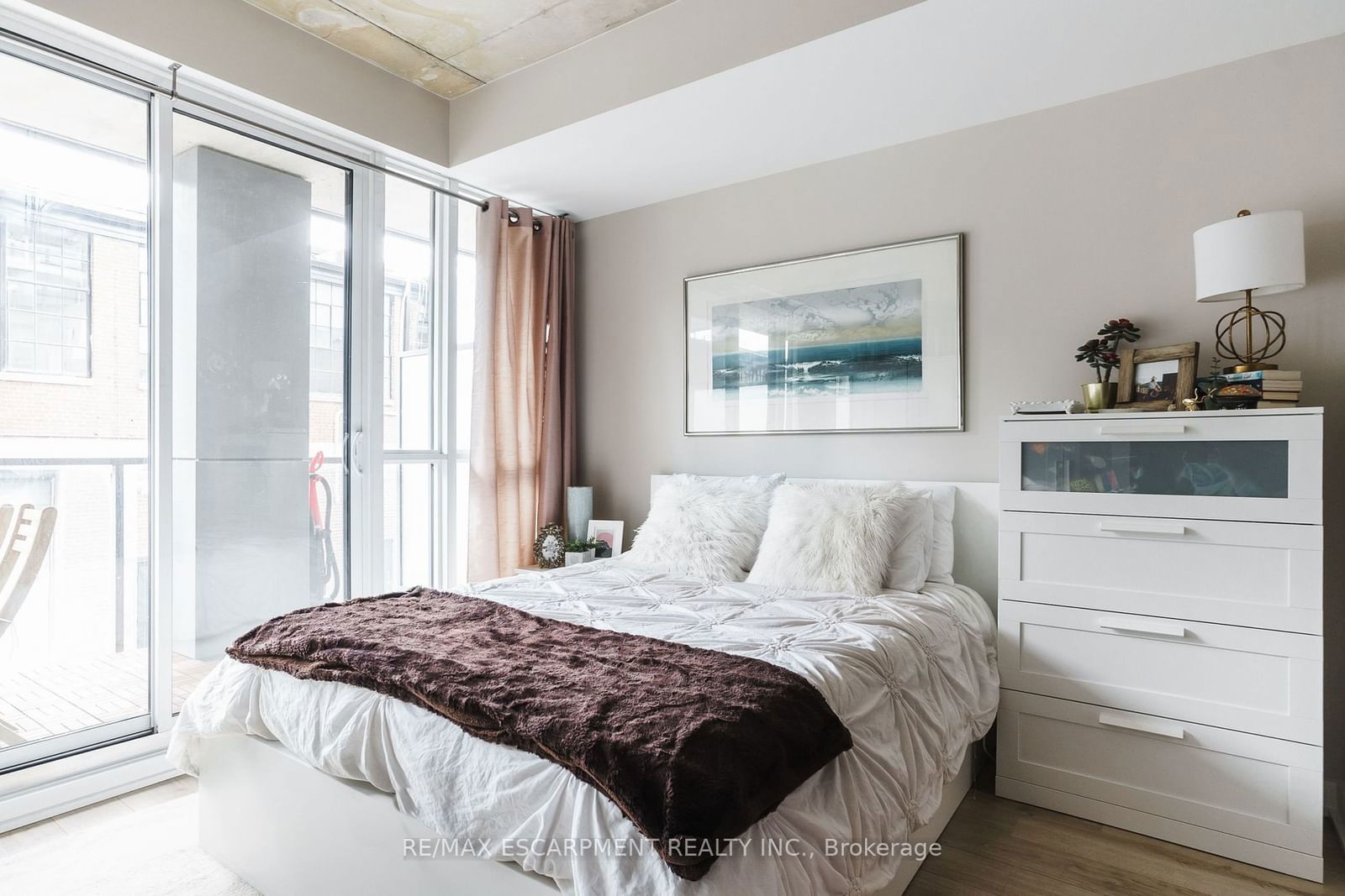 5 Hanna Ave, unit 212 for sale