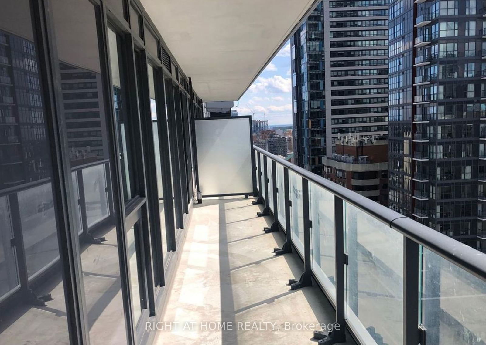 251 Jarvis St, unit 1825 for rent