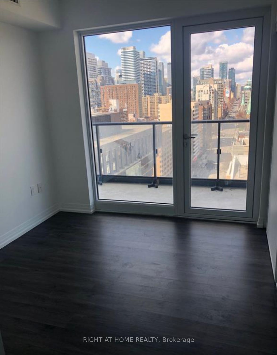 251 Jarvis St, unit 1825 for rent