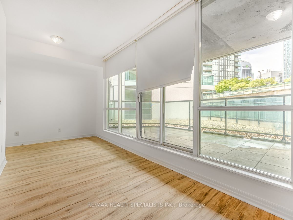 16 Yonge St, unit 313 for rent