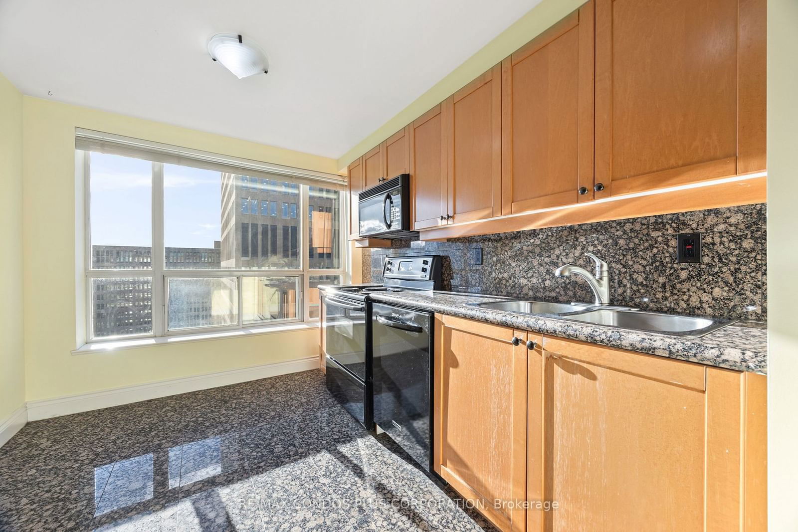 889 Bay St, unit 1610 for sale