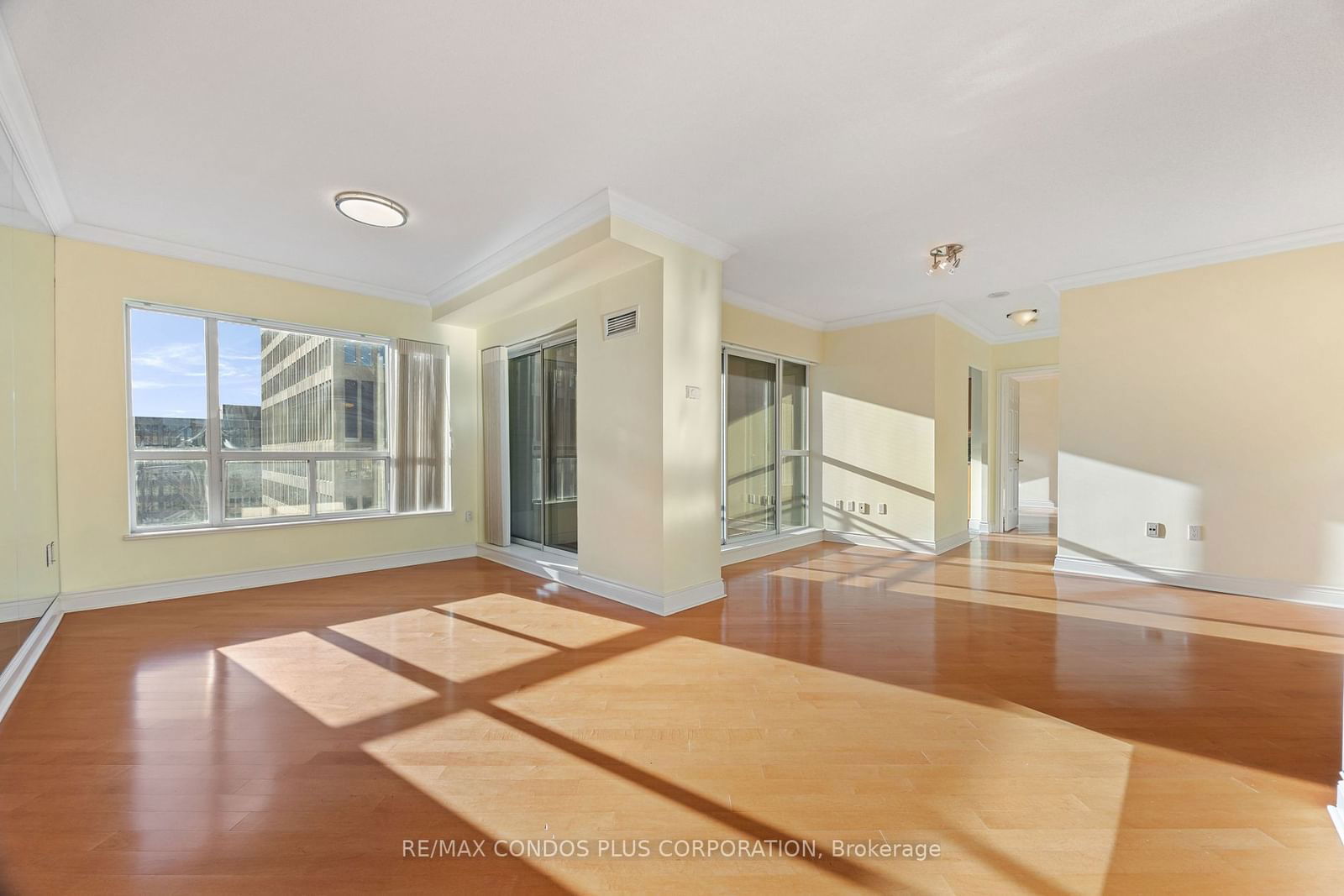 889 Bay St, unit 1610 for sale