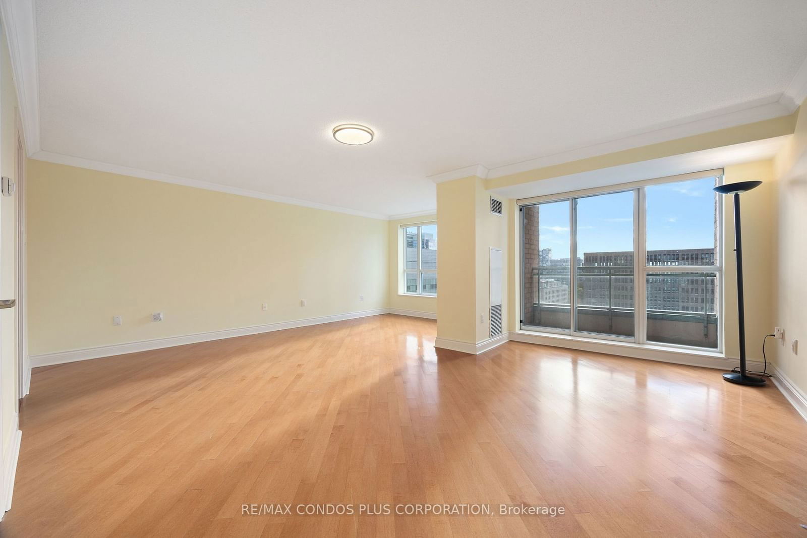 889 Bay St, unit 1610 for sale