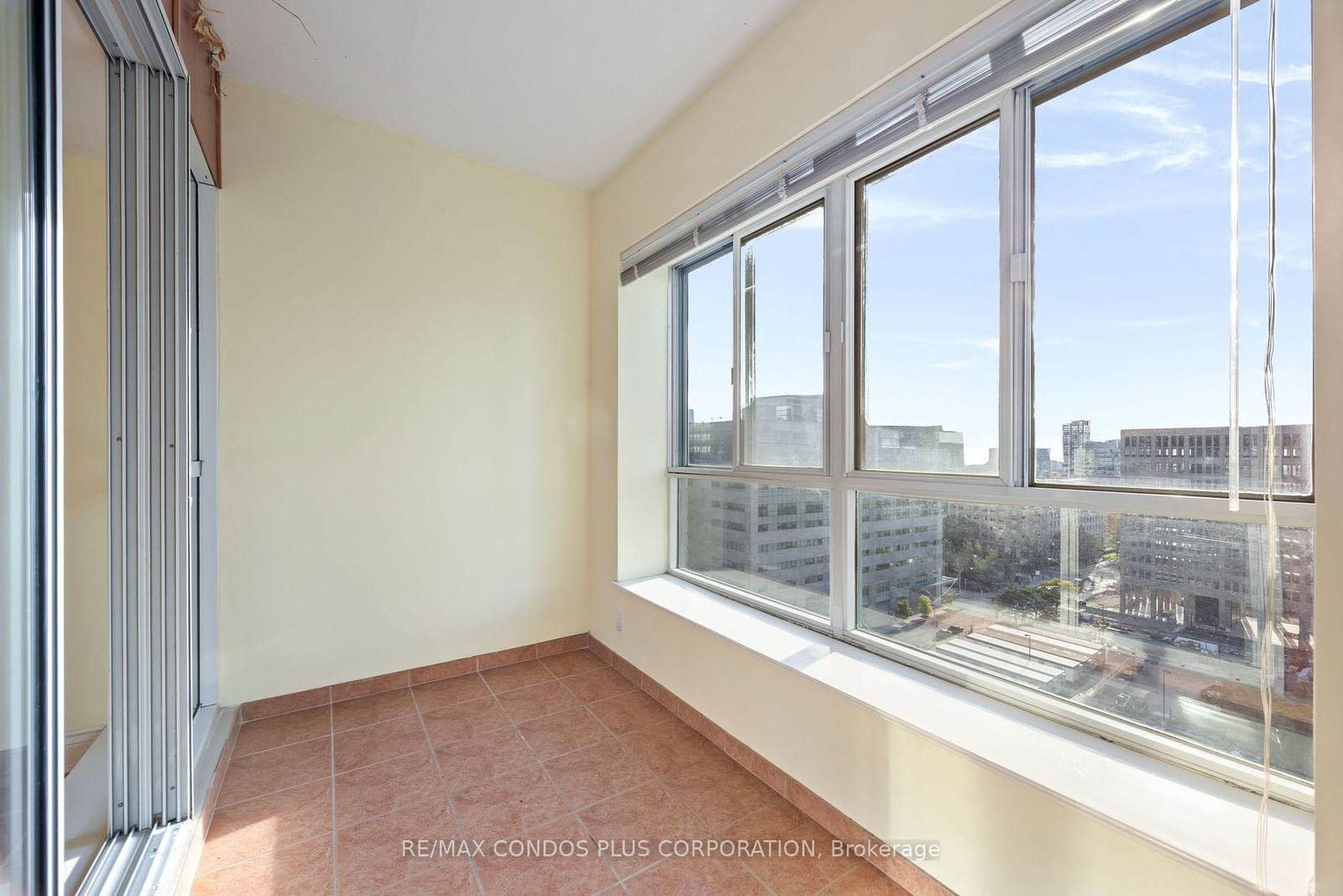 889 Bay St, unit 1610 for sale