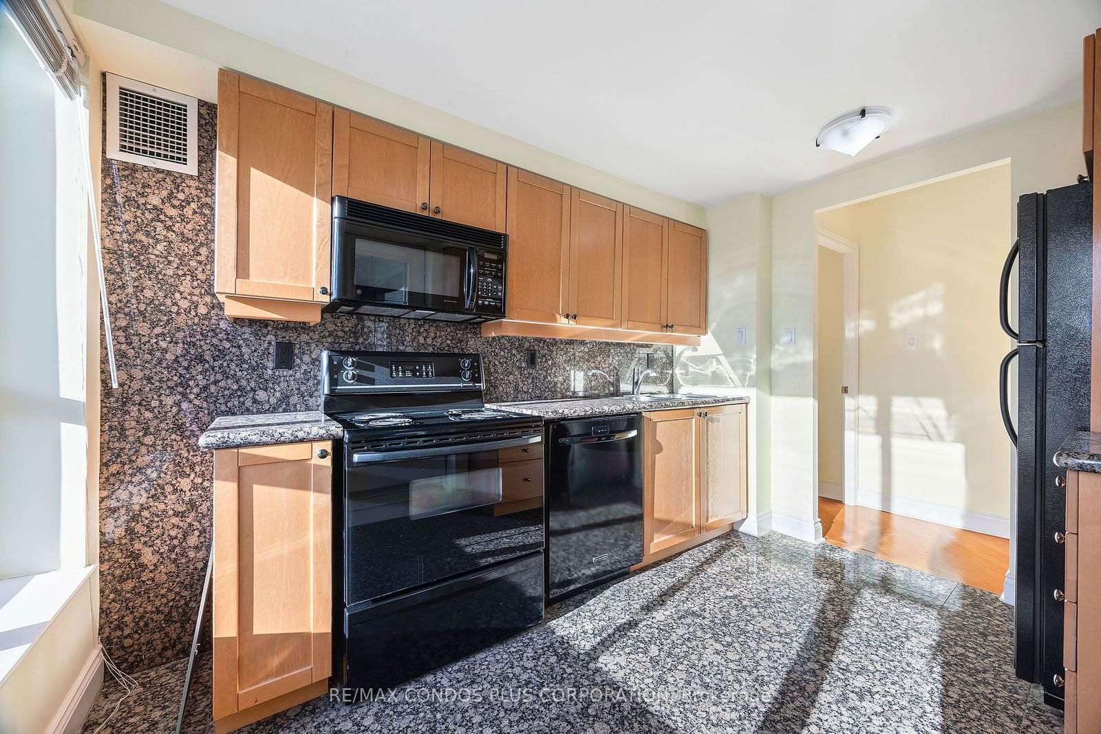 889 Bay St, unit 1610 for sale