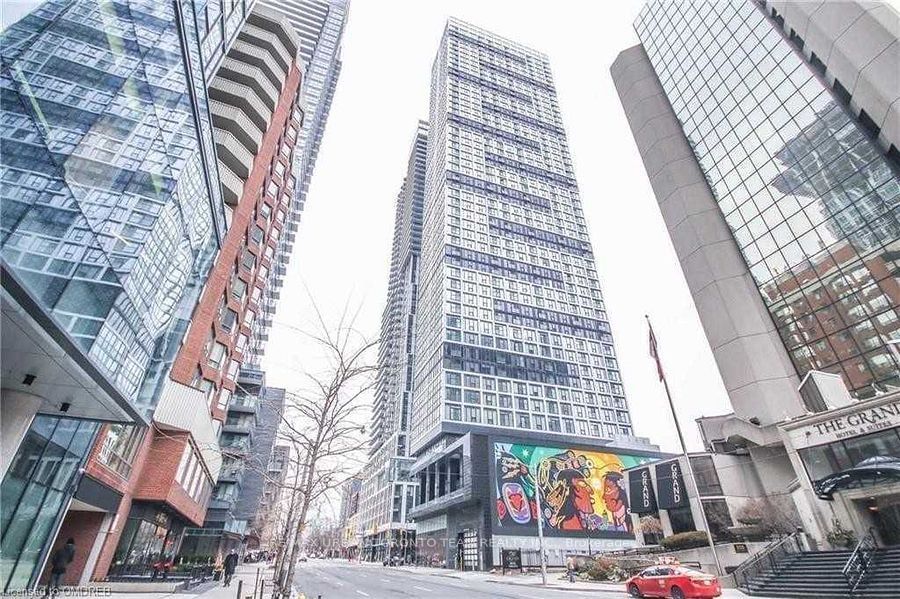 181 Dundas St E, unit 3707 for rent