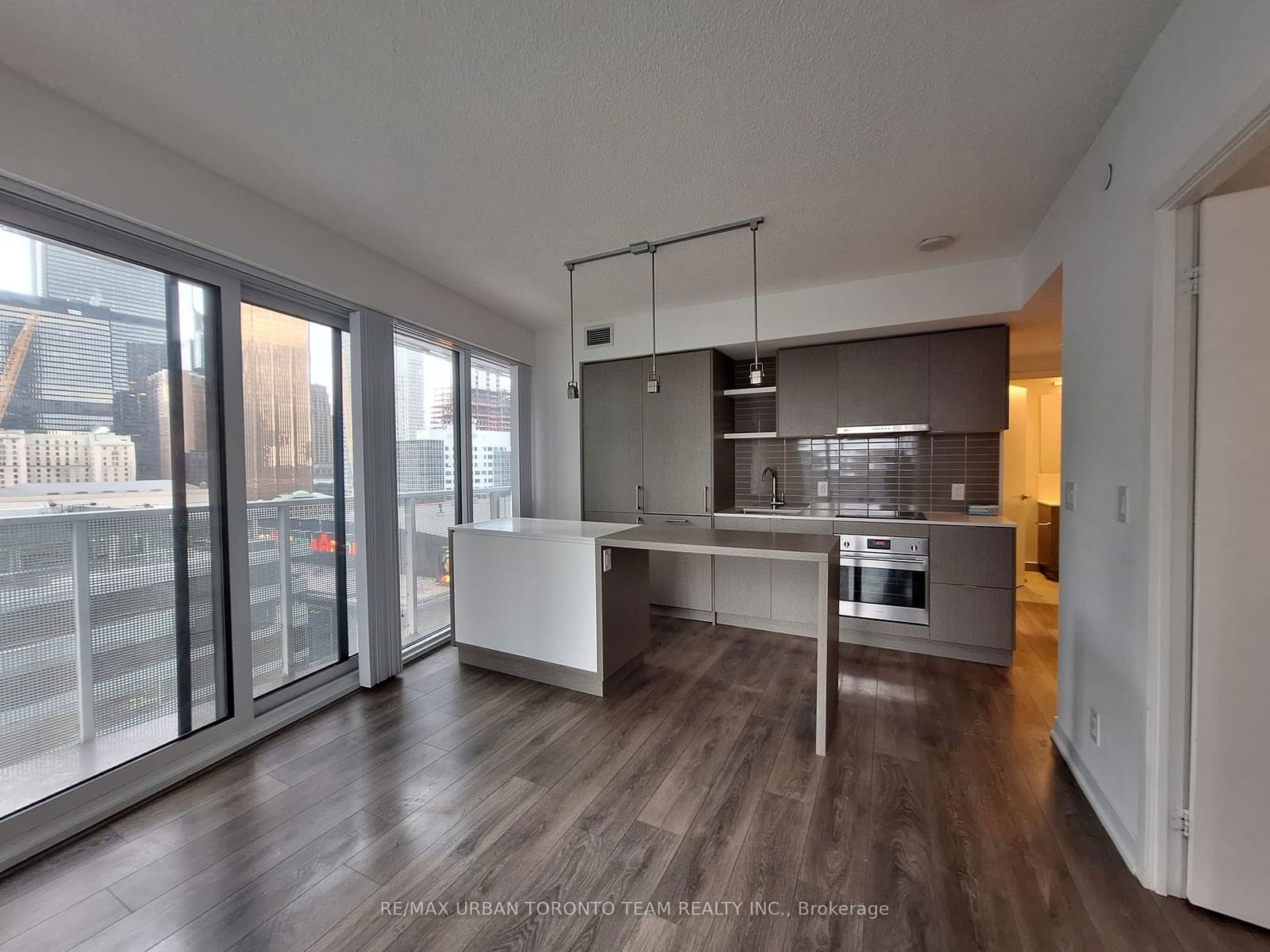 100 Harbour St, unit 1802 for rent