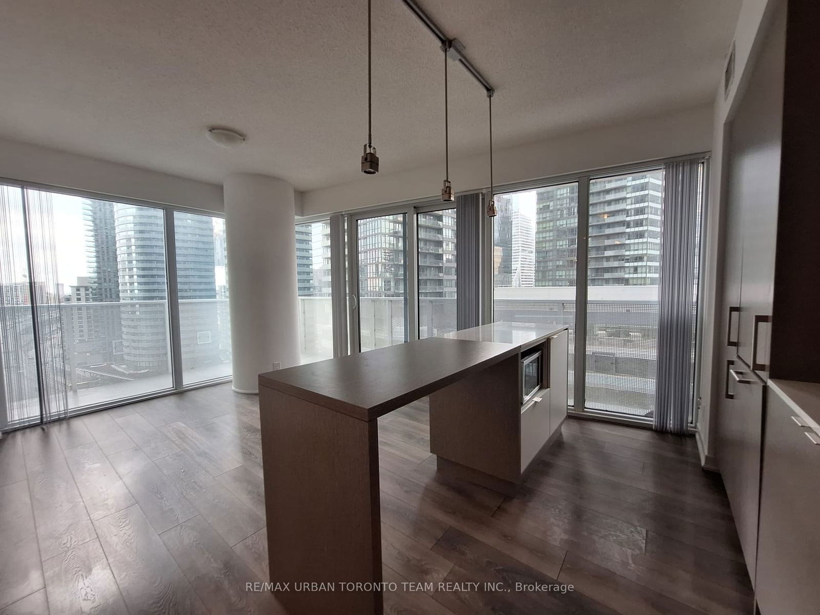 100 Harbour St, unit 1802 for rent